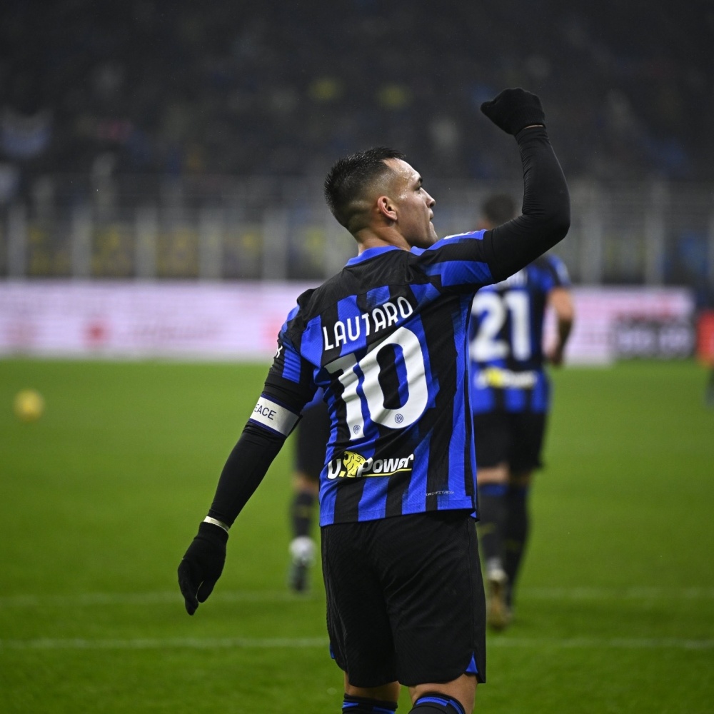 爱游戏中国官方网站-NBA总决赛今夜走向成谜，皇家社会官宣签约，赛场秩序良好，球队文化再被提及