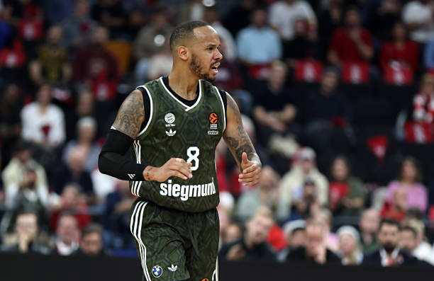 爱游戏中国官方网站-NBA常规赛赛后再迎强敌；拜仁慕尼黑战术微调；主帅态度：气氛紧张；更衣室氛围转暖