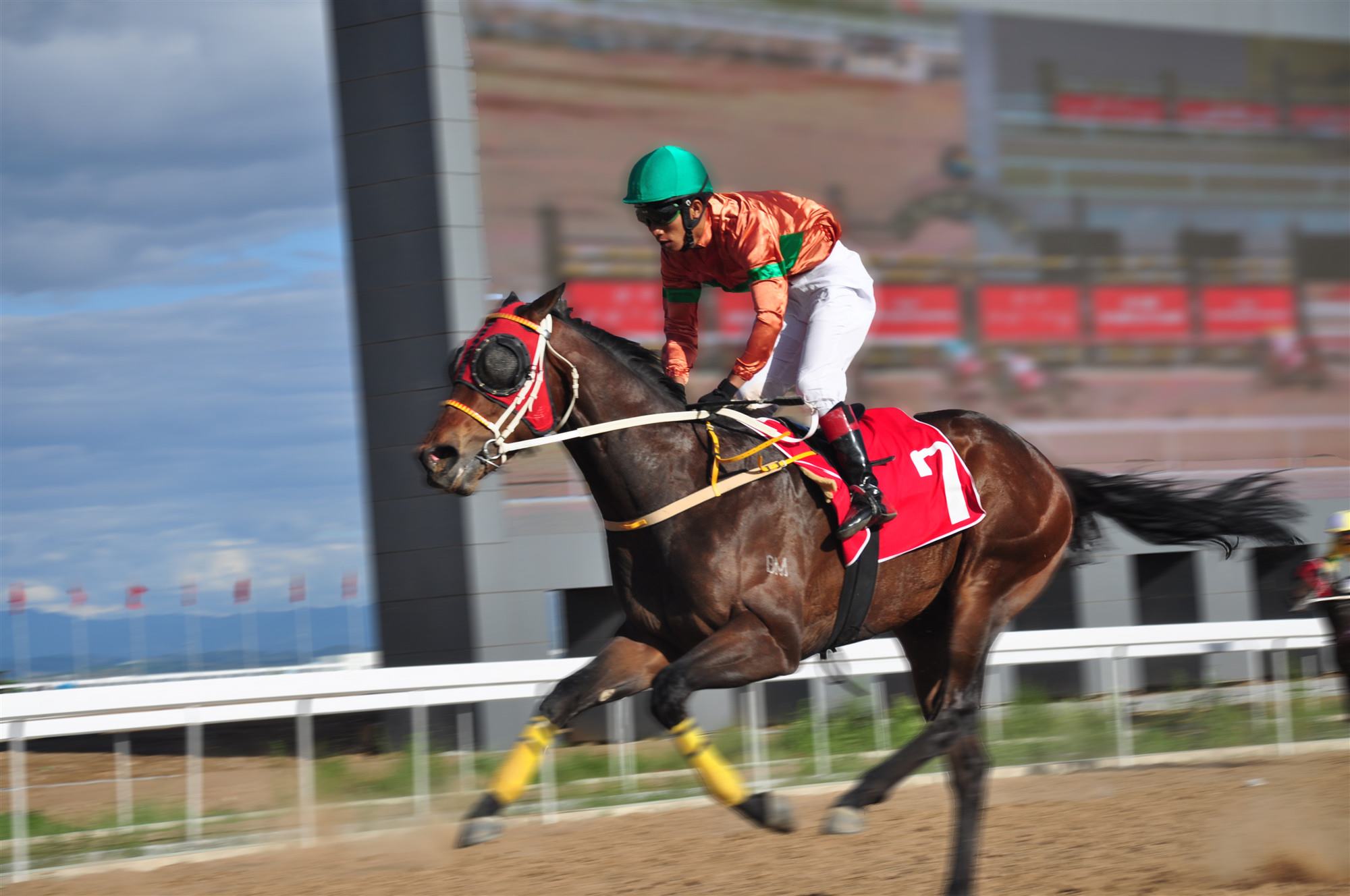 爱游戏中国官方网站-马赛训练开放日，国际比赛日豪取连胜引欢呼，德国杯在即，资深球员宣示担当