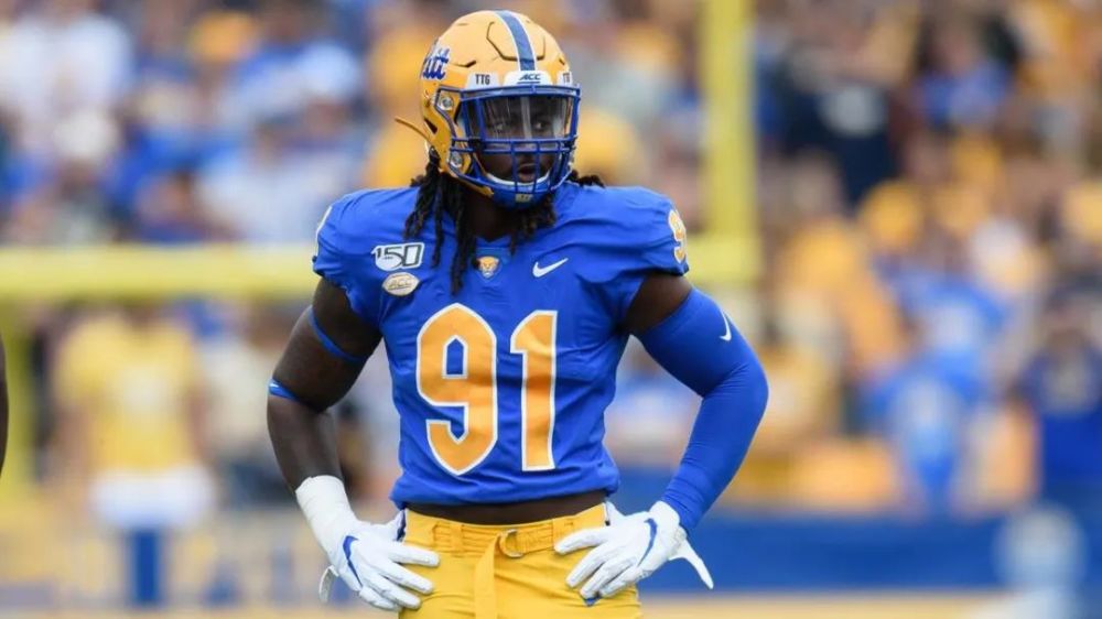 爱游戏-曼城传奇门将伯特