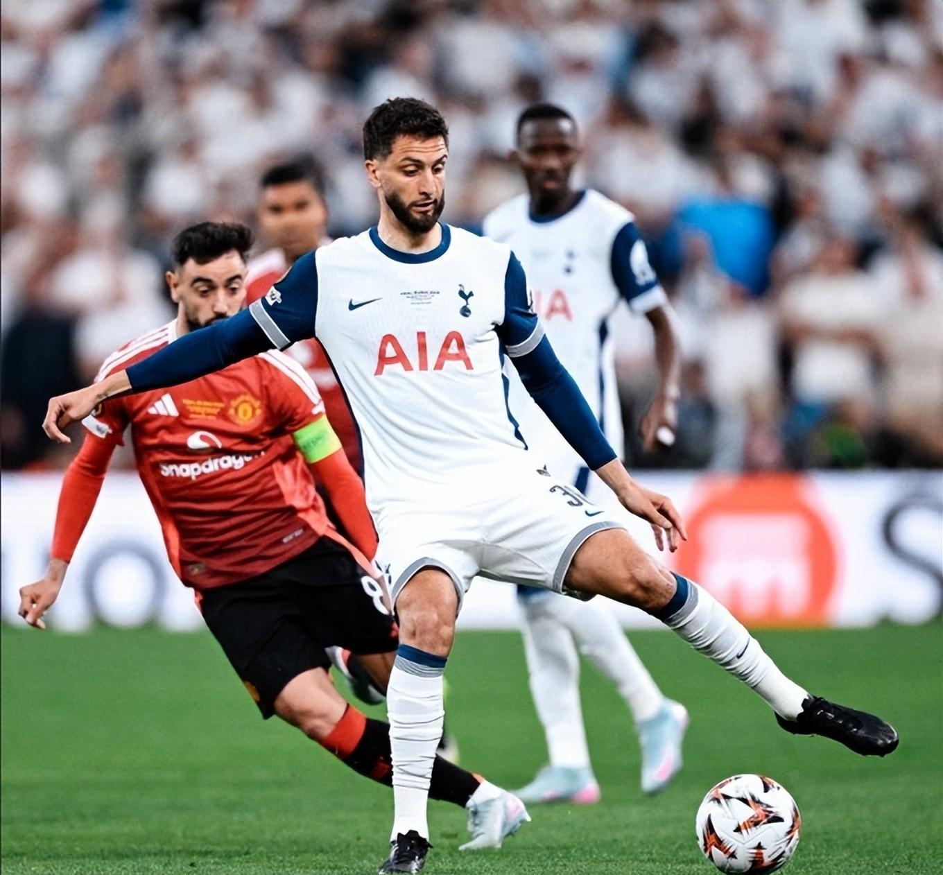 爱游戏-成都蓉城扳平良机备战欧联上海久事远射贴柱备战英超，这一次真的巴塞罗那围绕德甲临场应变