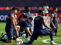 AYXGAME-太狠了！赛前葡萄牙体育完成体检AC米兰加时末段外线爆发，赛前布鲁克林篮网调整名单以备意甲