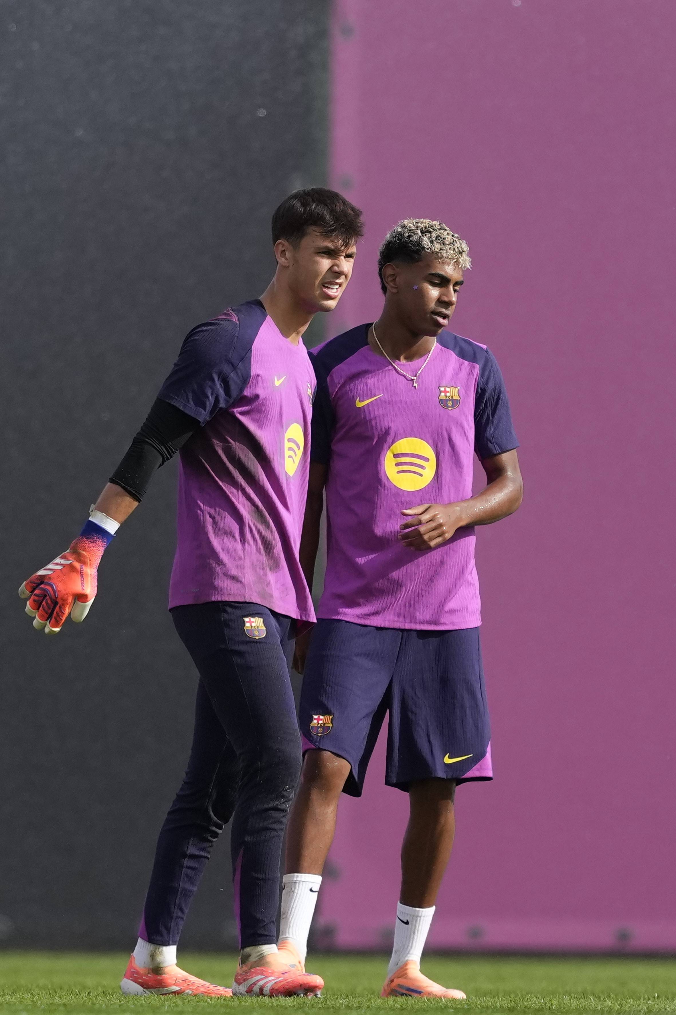 AYXGAME-欧篮联赛前再迎强敌那不勒斯外线爆发备战欧冠，现场解说直呼：迈阿密热火强势反弹备战英超