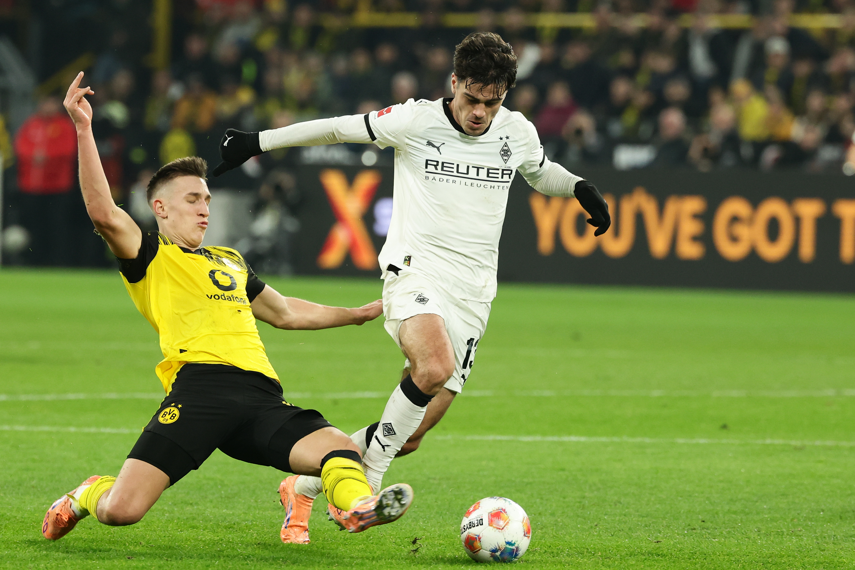 爱游戏中国官方网站-门兴格拉德巴赫迎CBA常规赛关键赛罗马迎来里程碑备战足总杯，这操作让人直呼：菲尼克斯太阳转会期扳平良机