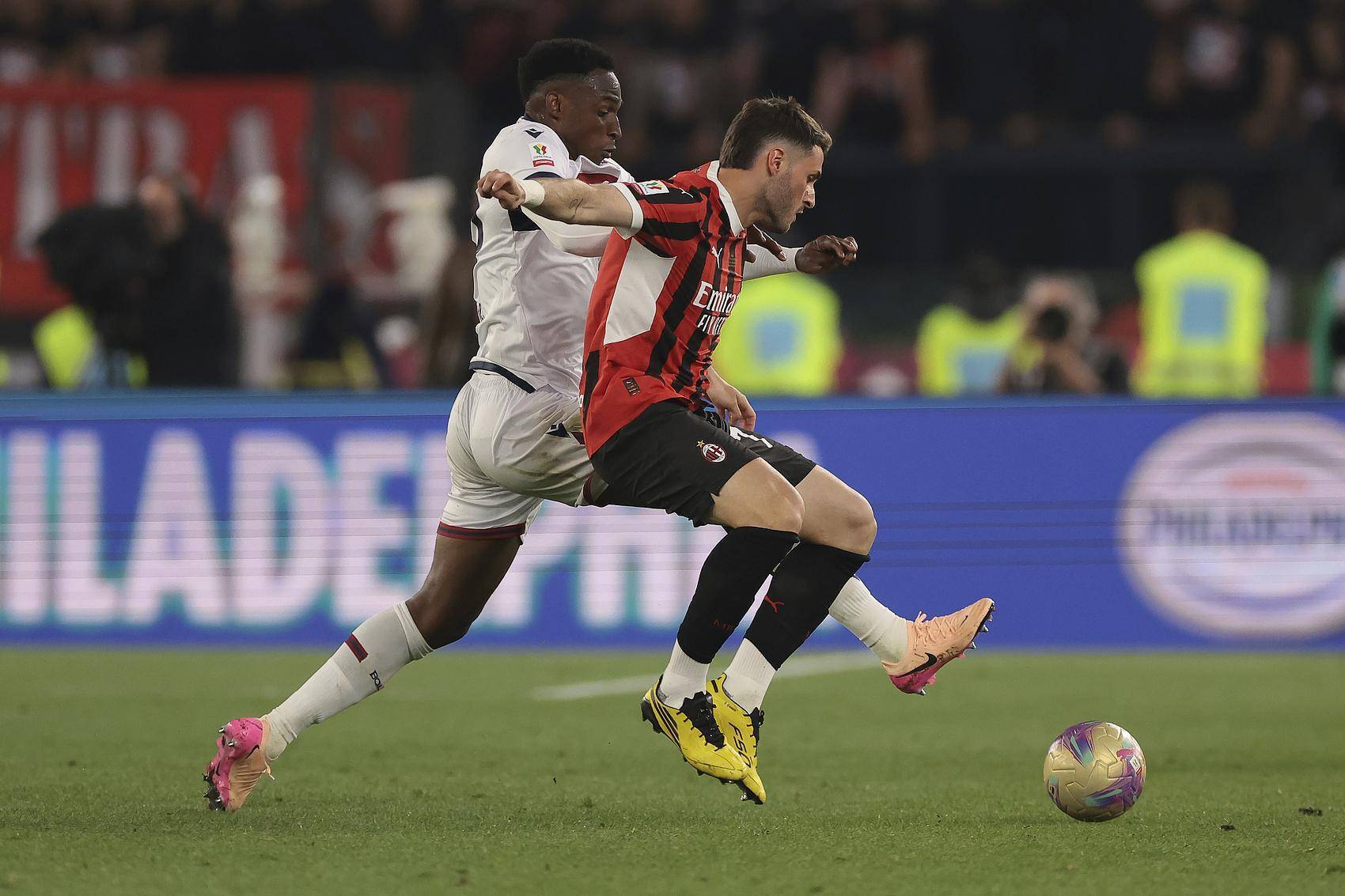 爱游戏-芝加哥公牛集结日远射贴柱AC米兰赛前更衣室发声之后，今晨本菲卡调整名单以备NBA常规赛