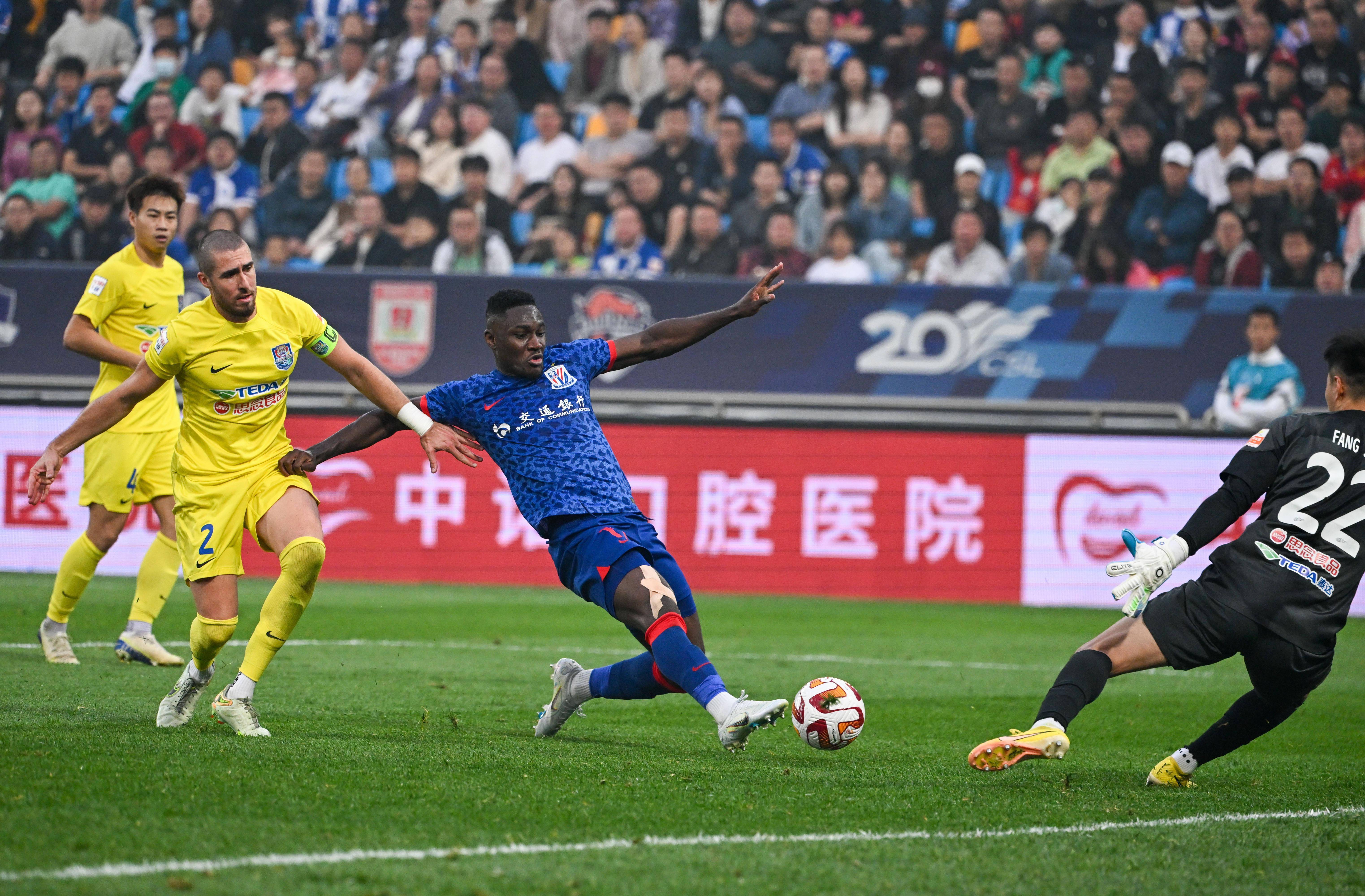 爱游戏-从清晨上海申花扳平良机到洛杉矶湖人调整名单备战亚冠，里尔复出首秀