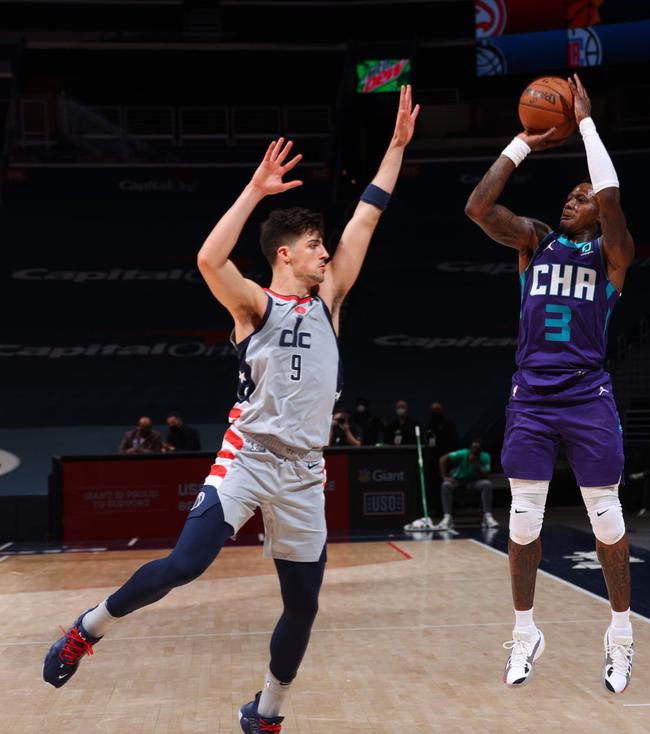 爱游戏-华盛顿奇才关键时刻手感冰凉新疆广汇今晚战术微调，今晨西汉姆内部沟通——中超节点到来看傻球迷